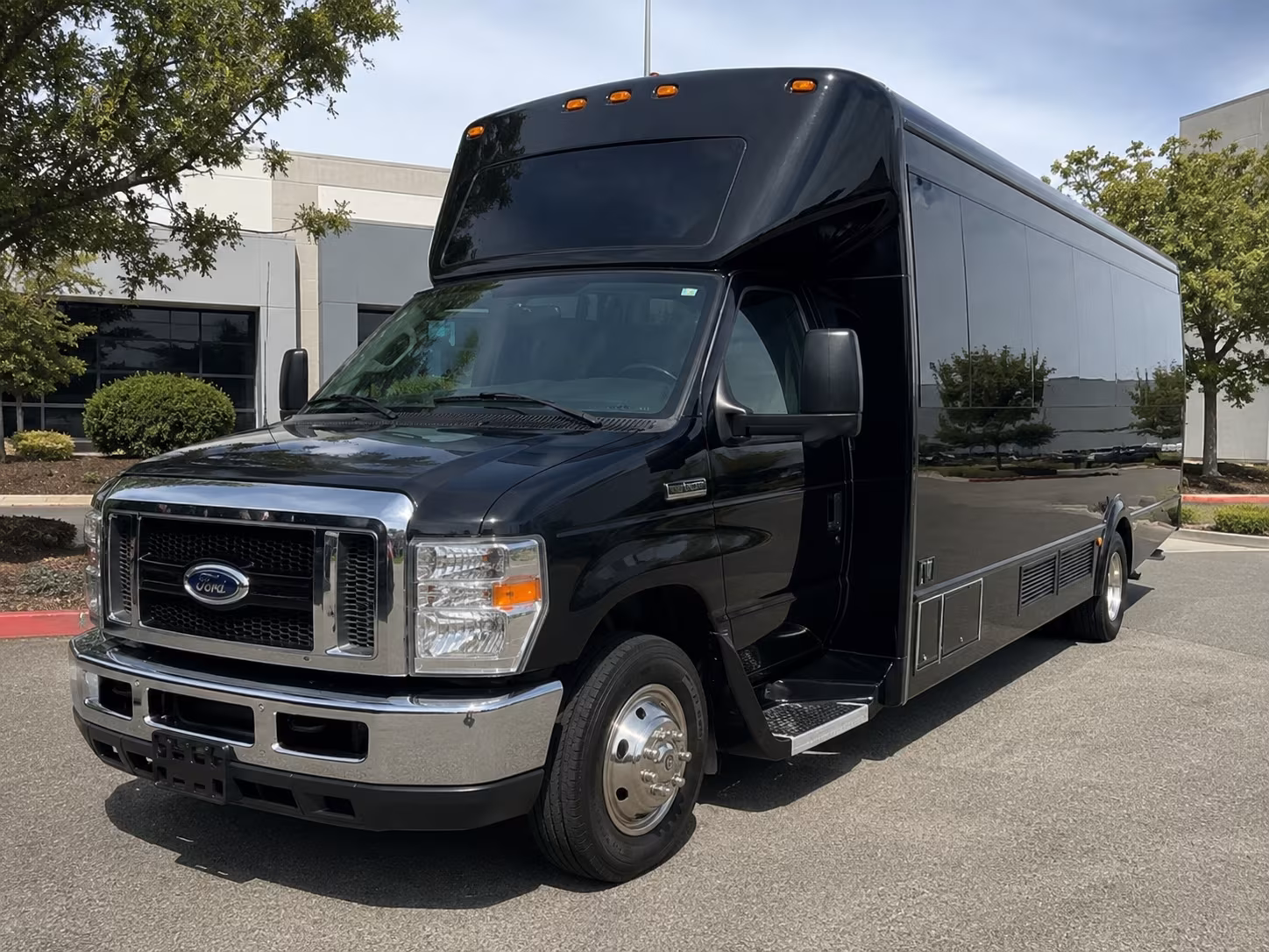 Arlington Birthday, Sweet 16, & Quinceañera Transportation group transportation